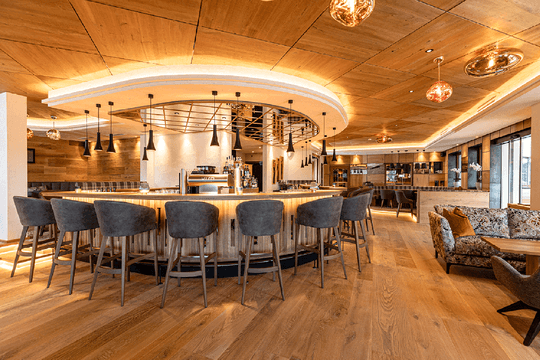 Bar- & Lounge-Bereich