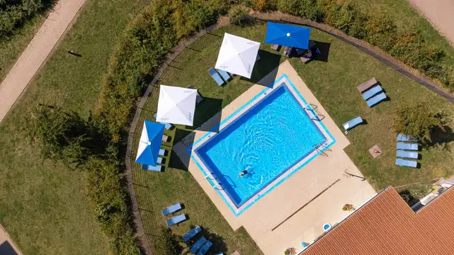 Erlebnisbad mit Pool