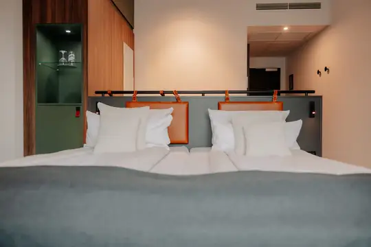 Modern eingerichtetes Stadtblick-Doppelzimmer