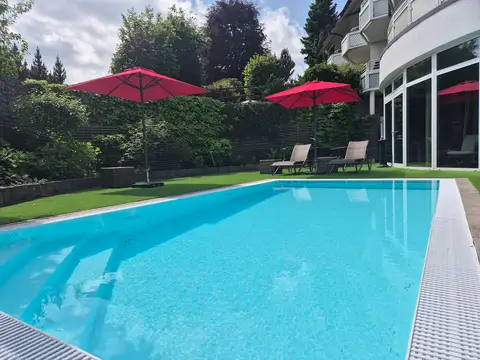 Außenpool im Göbel’s Landhotel