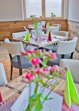 Restaurant „Thommy‘ 93“ mit Hebelstube und Bergdörfle