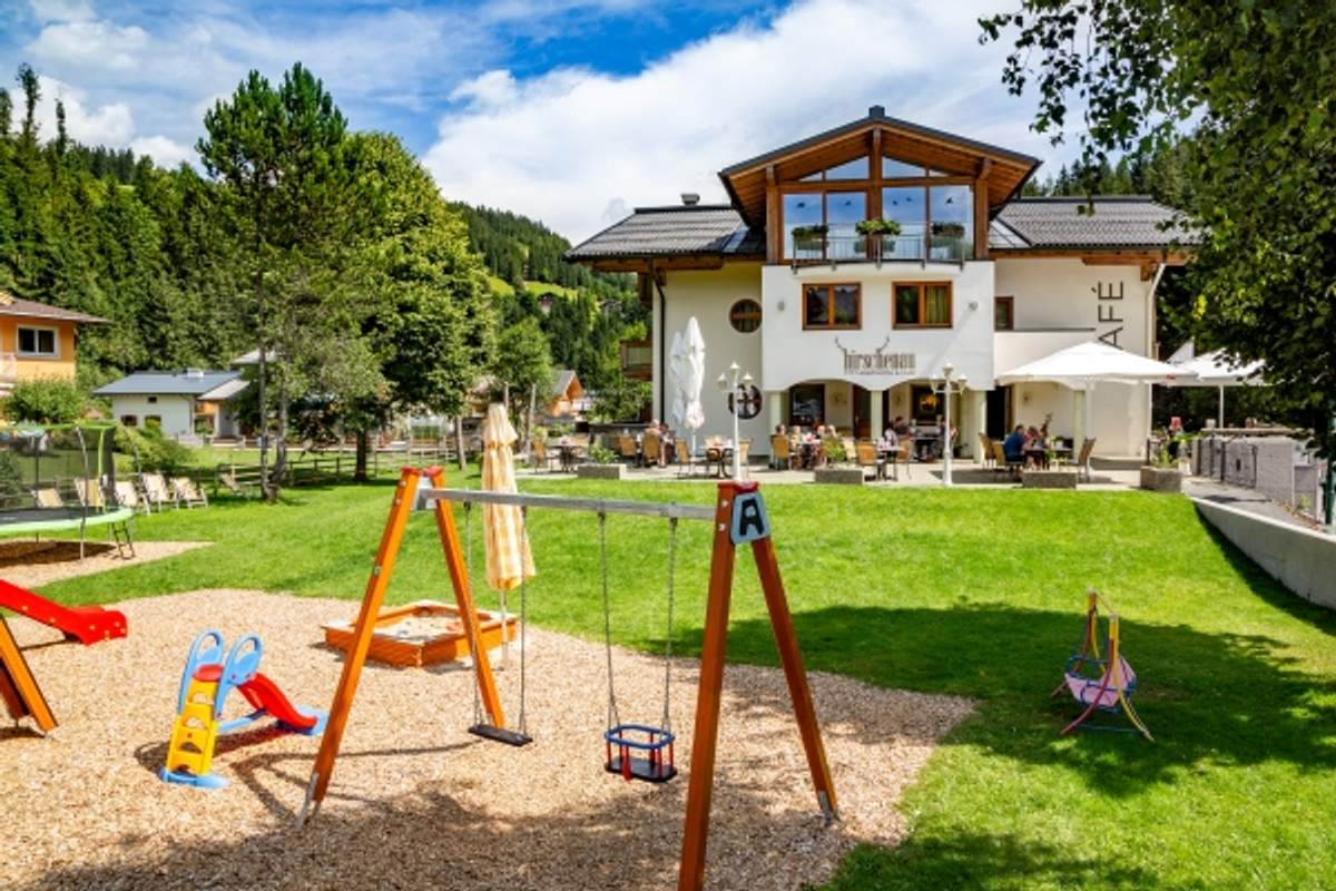 GEWINNE einen BERGURLAUB für ZWEI im ****-Wanderhotel HIRSCHENAU in FILZMOOS (Österreich)