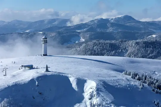 Luftaufnahme Feldbergturm im Winter