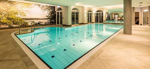 Schwimmbad im Parkhotel Hachenburg
