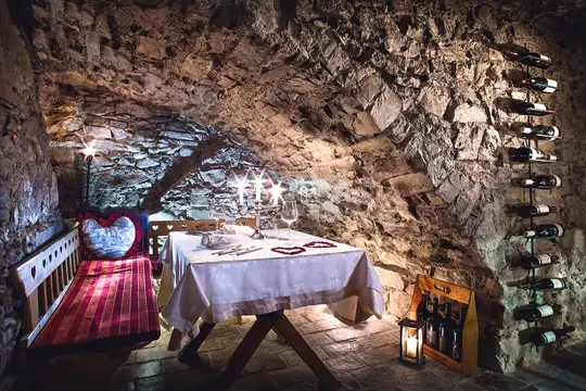 Romantisches Dinner für Zwei im 500 Jahre jungen Weinkeller