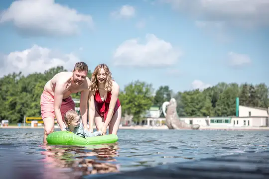 Familienspaß im Waldstrandbad im Trixi Park