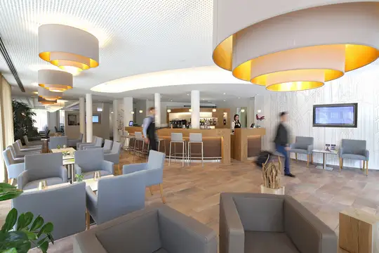 Sehr einladend: die helle, freundliche Hotel-Lobby