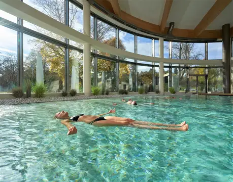 Schweben in der Soletherme Bad Elster