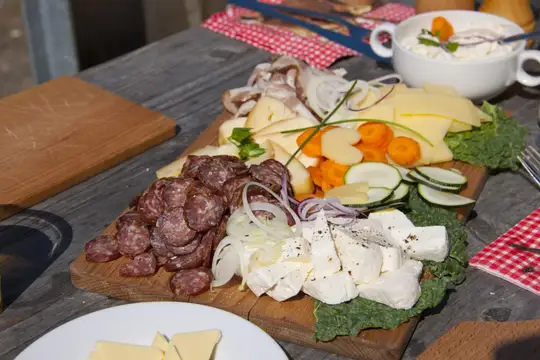 Bergbauernbrotzeit auf der Alm