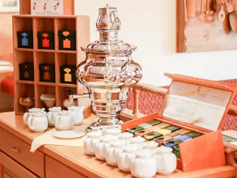 Teestation im Hotel zum Frühstück