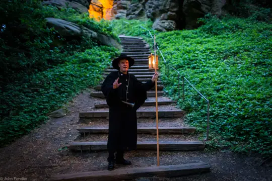 Nachtwächter vor dem Drususfelsen