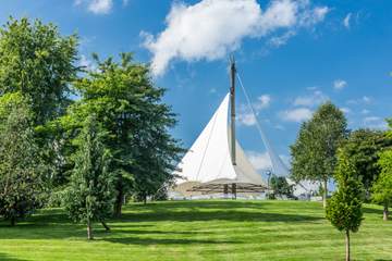 Sonnensegel im Kurpark