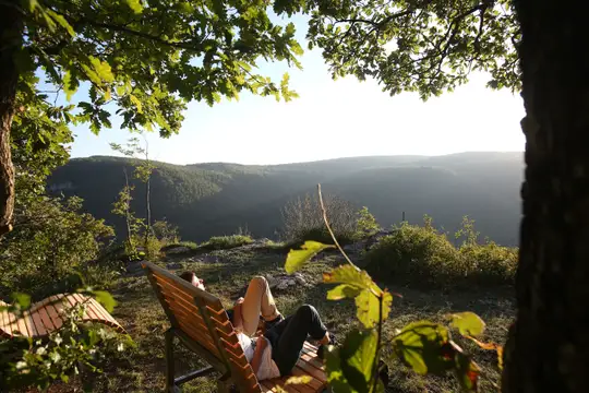 Wanderliegen entlang der Ablkante