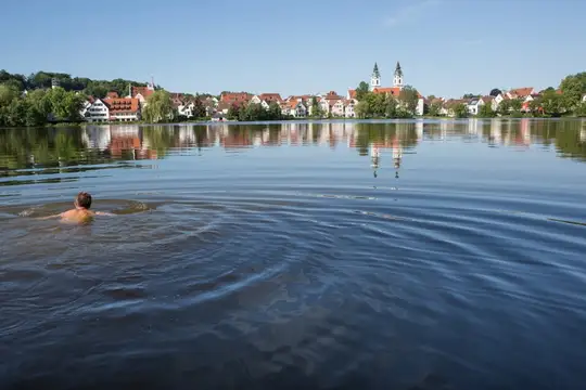 Ein erfrischendes Bad im Stadtsee von Bad Waldsee