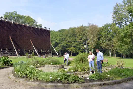 In der Kräuterspirale am kleinen Gradierwerk