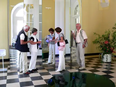 Heilwasserprobe im Quellendom