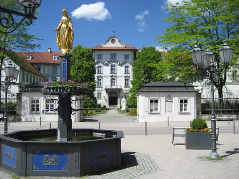 Schloss Bad Wurzach und Marktbrunnen