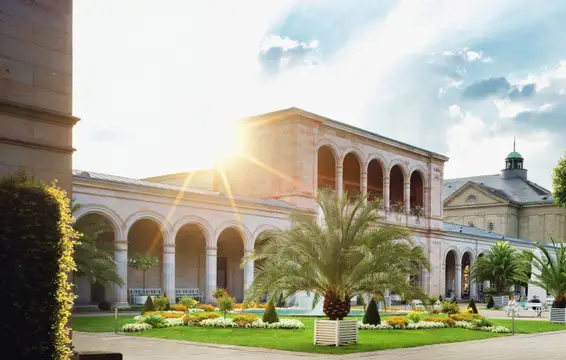 Kurgarten mit Arkadenbau I