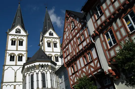 Severus Kirche und Fachwerkhäuser am Marktplatz