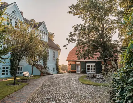 Amtshaus und Amtsscheune