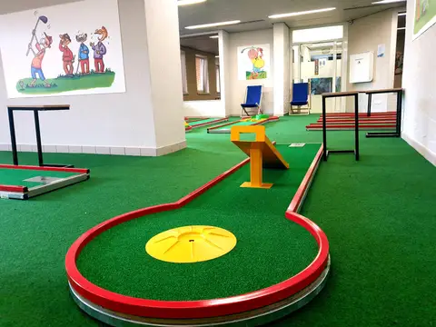 Indoor-Minigolfanlage