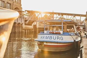 Sonnenaufgang im Hamburger Hafen