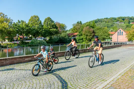 Radfahrer, Familie auf der Kasseler Schlagd
