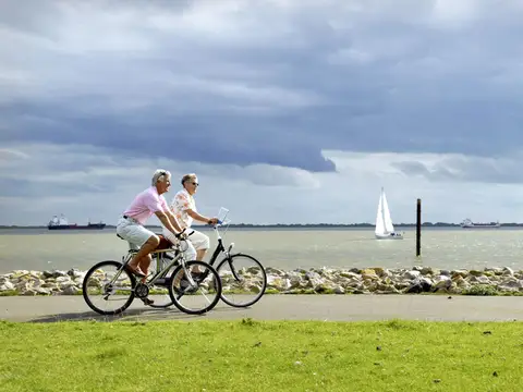 Radfahren an der Elbe