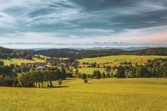 Blick über den Hotzenwald bis zur Schweizer Alpenkette