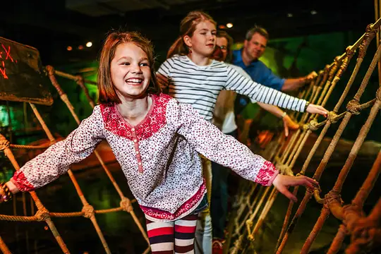 Reisestation Kamerun - wackelige Hängebrücke