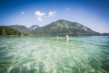 Baden im türkisblauen Walchensee