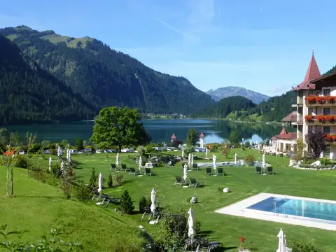 In herrlicher Lage, direkt am Haldensee