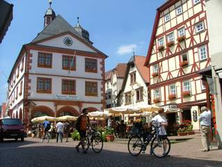 Altes Rathaus und Fußgängerzone von Lohr a.Main