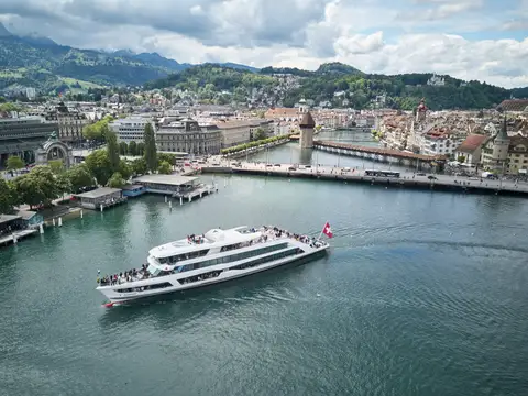 Luftbild von Luzern mit Vierwaldstättersee