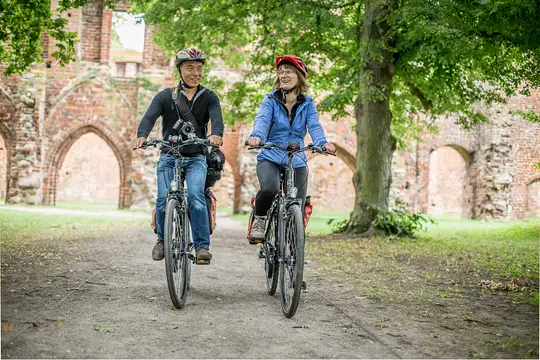 Klosterruine Eldena an der Fahrradroute der Norddeutschen Romantik