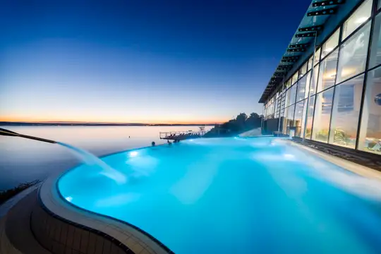 Außenbecken der Therme Meersburg