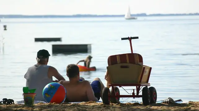 Bollerwagen am Strand