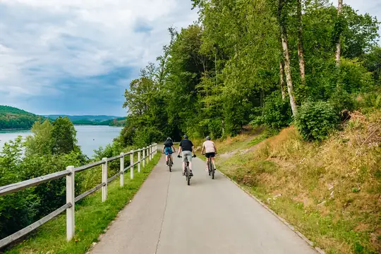 Radfahrer im Natur-Erlebnisgebiet Biggesee-Listersee