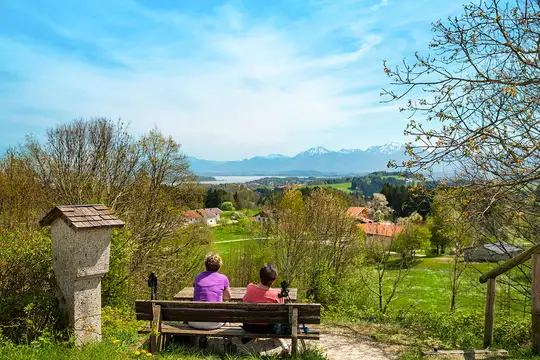 Brotzeitbankerl auf der Ratzinger Höhe in Rimsting