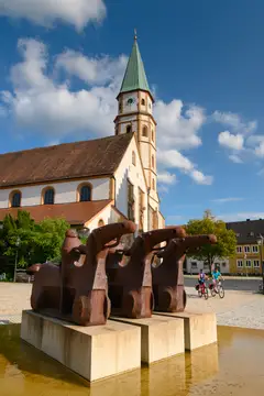 Radfahrer vor der Hofkirche am Residenzplatz