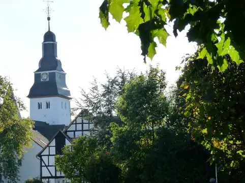 Kirche mit Fachwerk