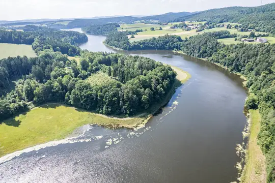 Der Eixendorfer See ist perfekt für Wassersportler