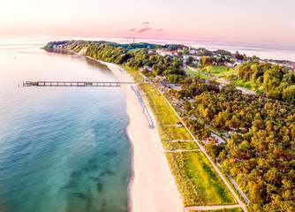 Panoramablick vom Göhrener Nordstrand mit der Landspitze Nordperd-