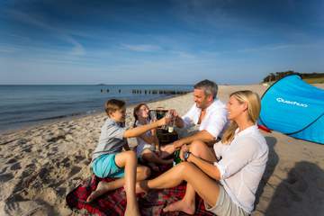 Picknick Eltern mit 2 Kindern