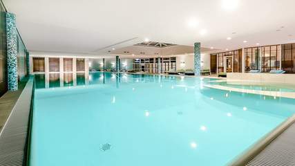 Pool-Landschaft im  Familien SPA im DAS AHLBECK HOTEL & SPA****s