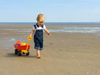 Nordseebad Otterndorf - Kind am Strand