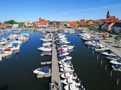 Der Stadthafen des Heilbades Waren (Müritz)