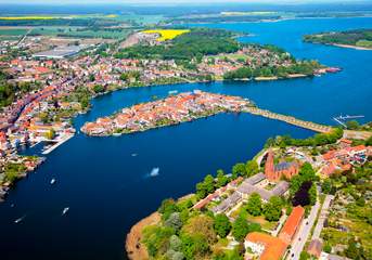 Die Inselstadt Malchow mit Drehbrücke und Kloster