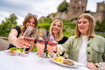 Zum Wohl bei der Oberkircher Weinwanderung