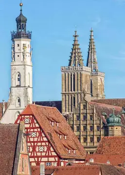 Jakobskirche und Rathausturm